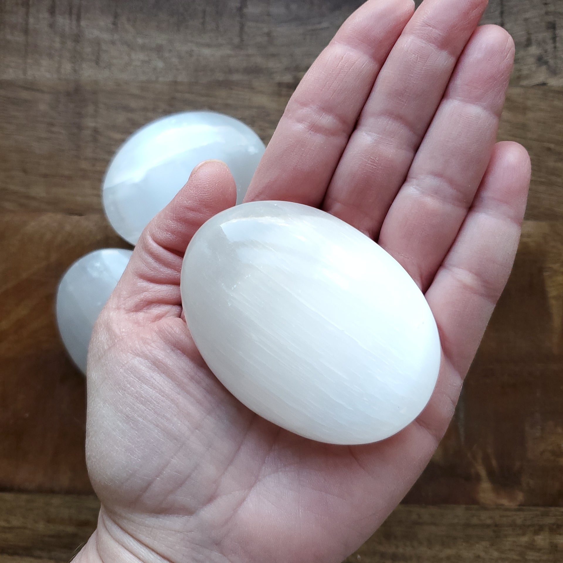 SELENITE PALM STONE