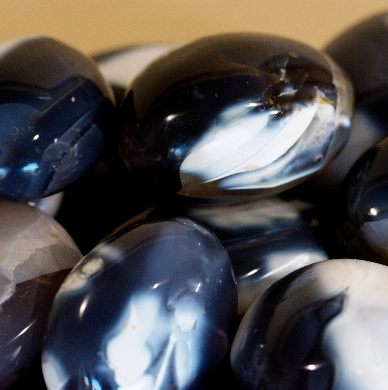 ORCA AGATE PALM STONE