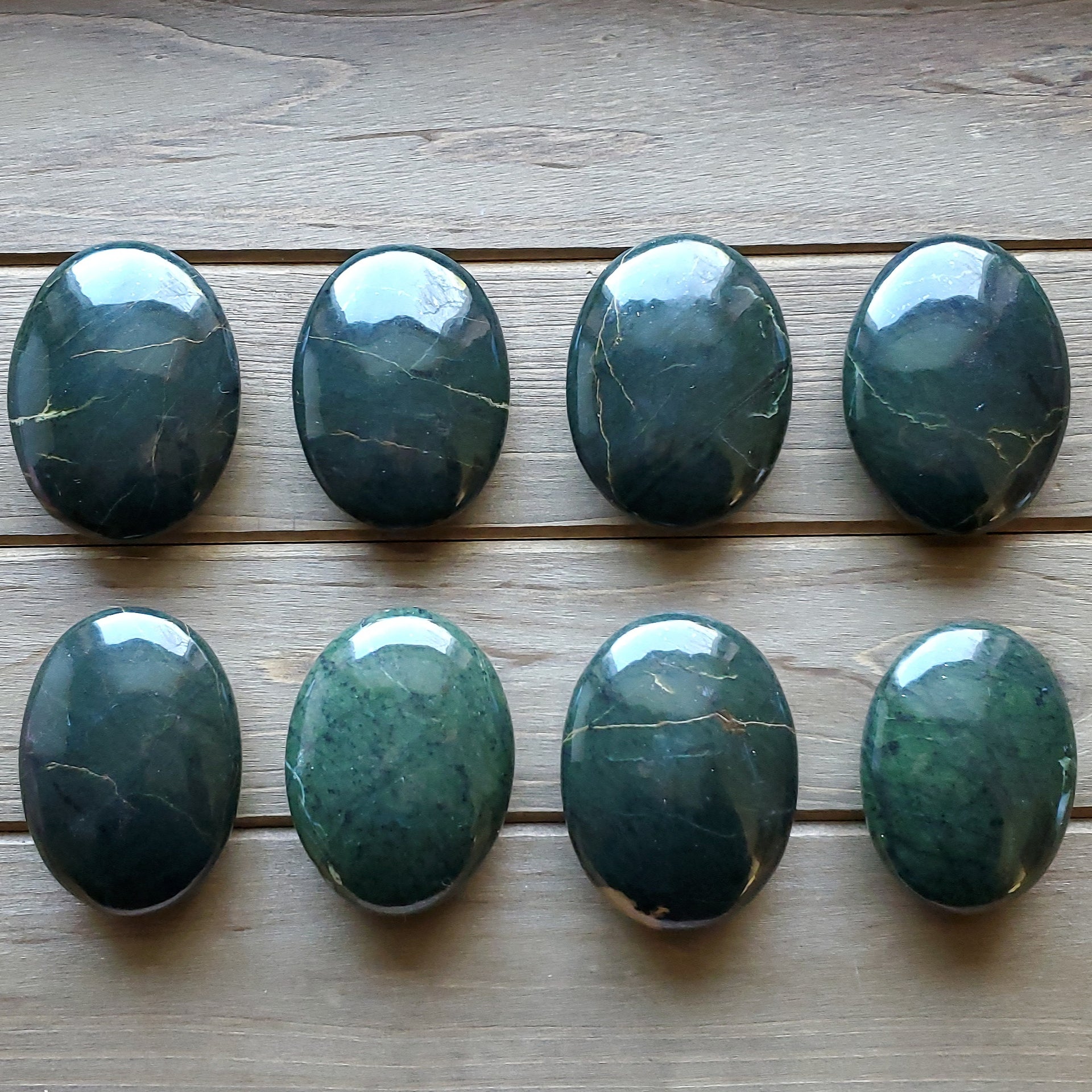 JADE NEPHRITE PALM STONE